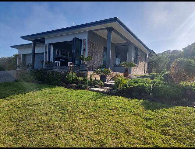 3 BEDROOM FREEHOLD FOR SALE IN DANA BAY